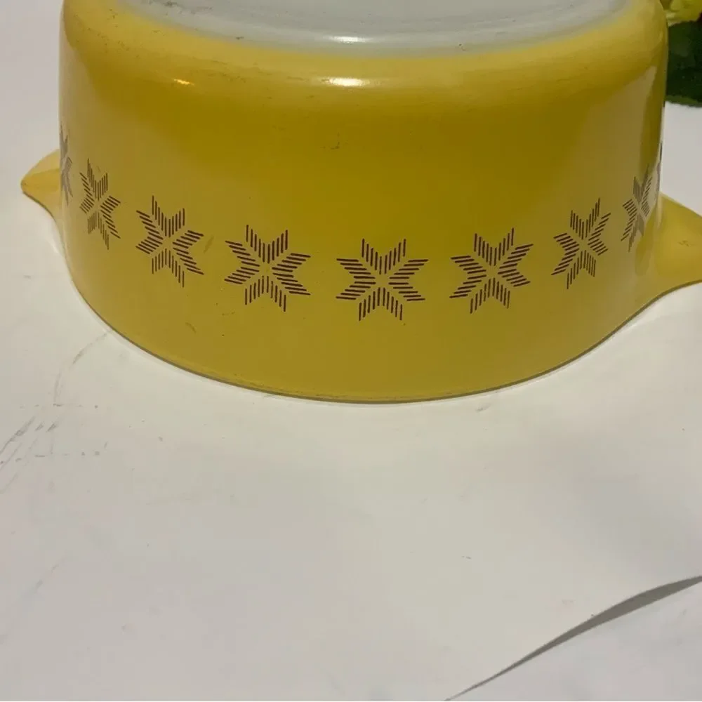 Vtg Pyrex Yellow 1 1/2 Pint Casserole/Baking Bowl 